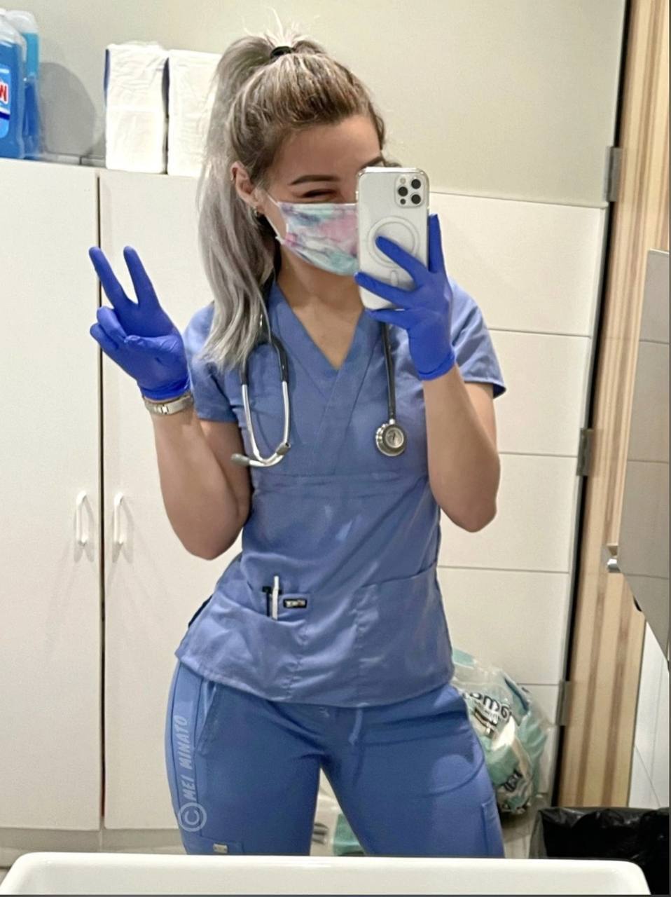 Photo 5981304441938232140 Y